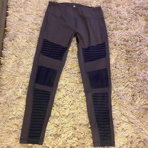 Gray capri leggings (yoga pants)